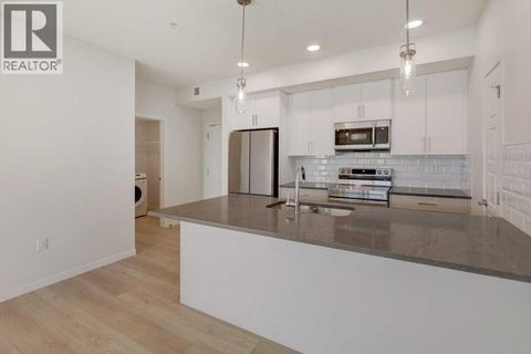 124, 245 Edith Place NW Calgary AB T3R2C9