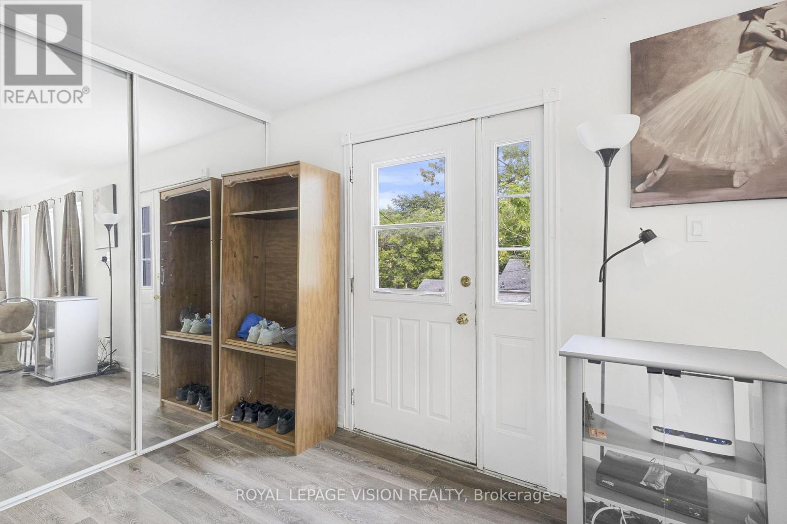 UNIT B - 43 LAVINIA STREET N