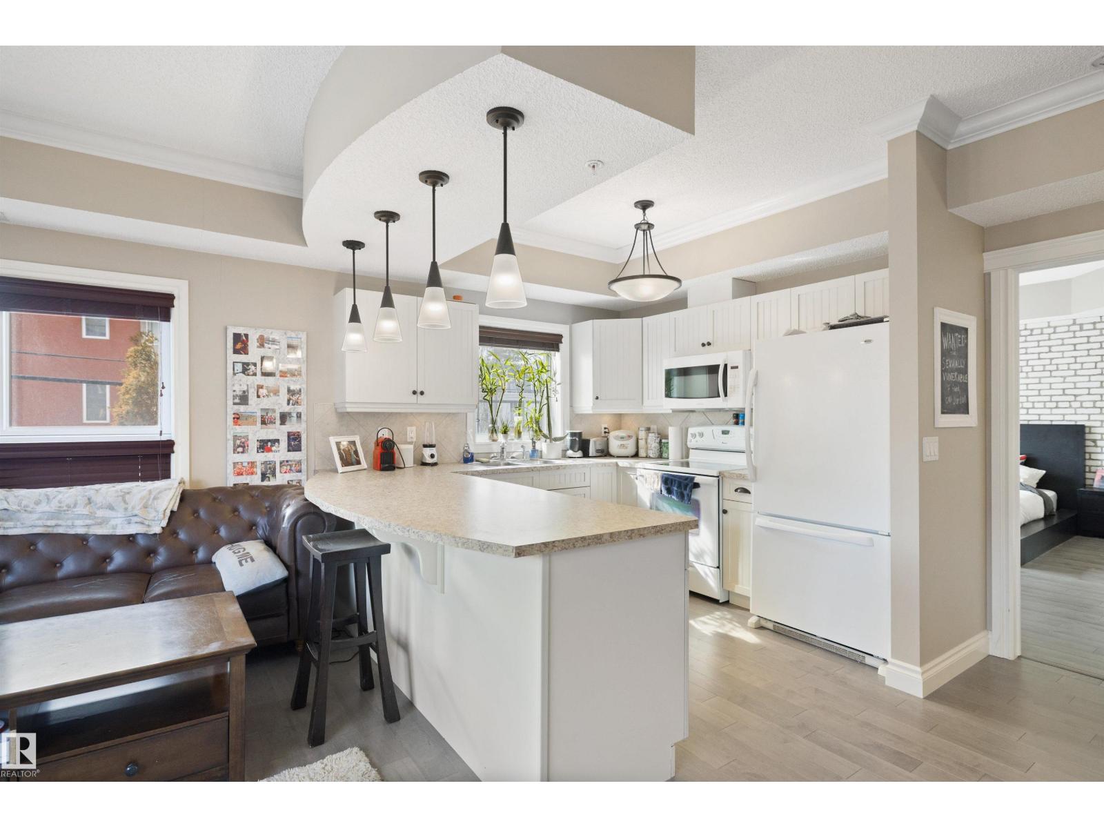 #206 10232 115 ST NW