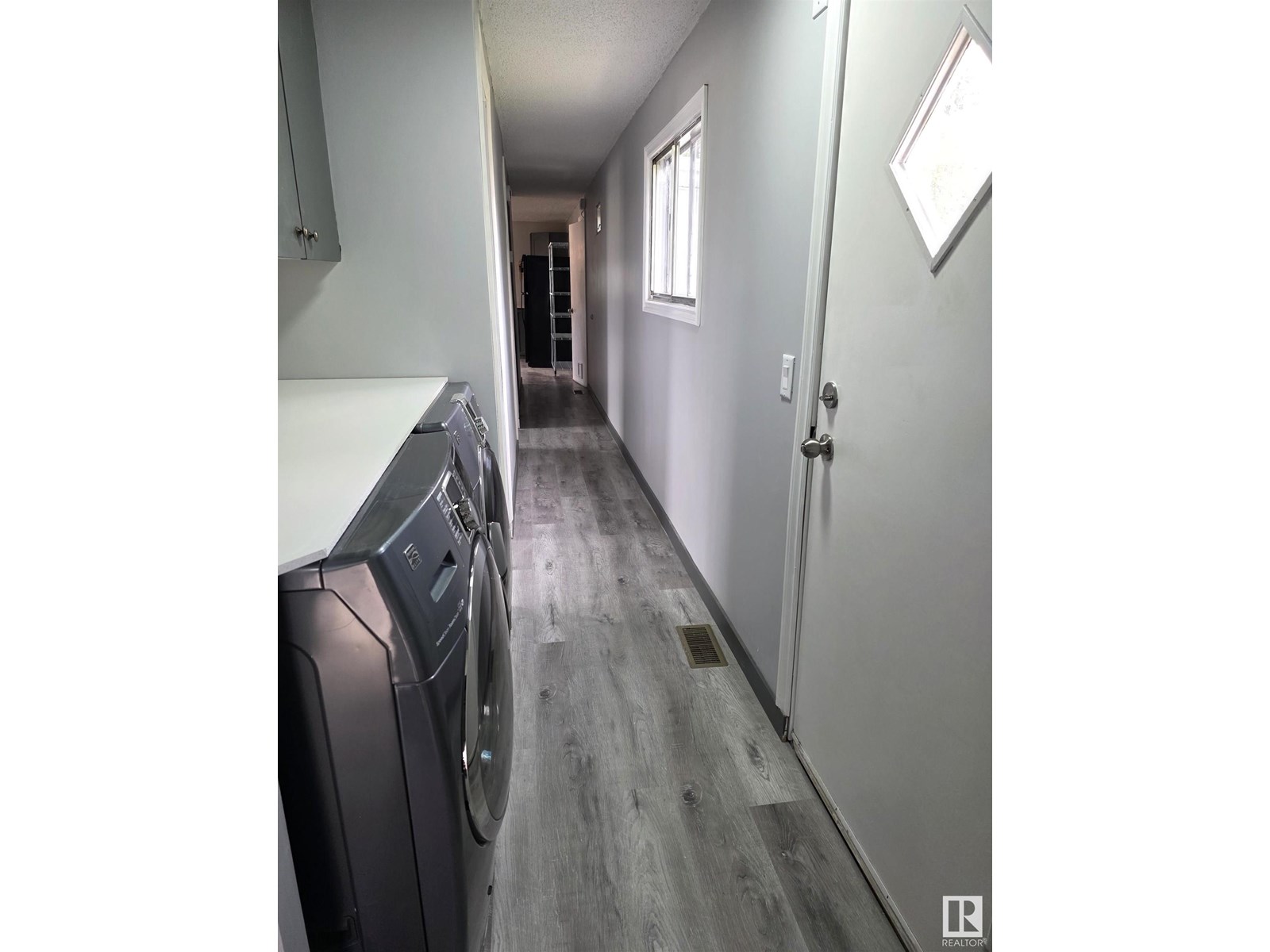 23 CLIFF CR NW NW