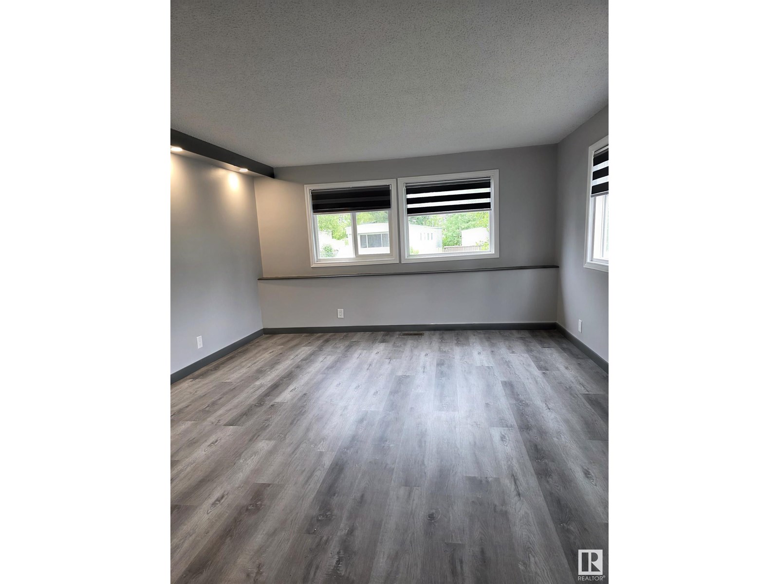 23 CLIFF CR NW NW