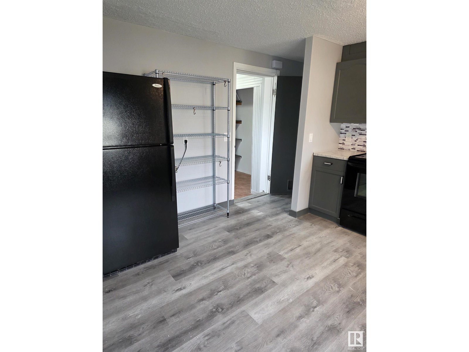 23 CLIFF CR NW NW