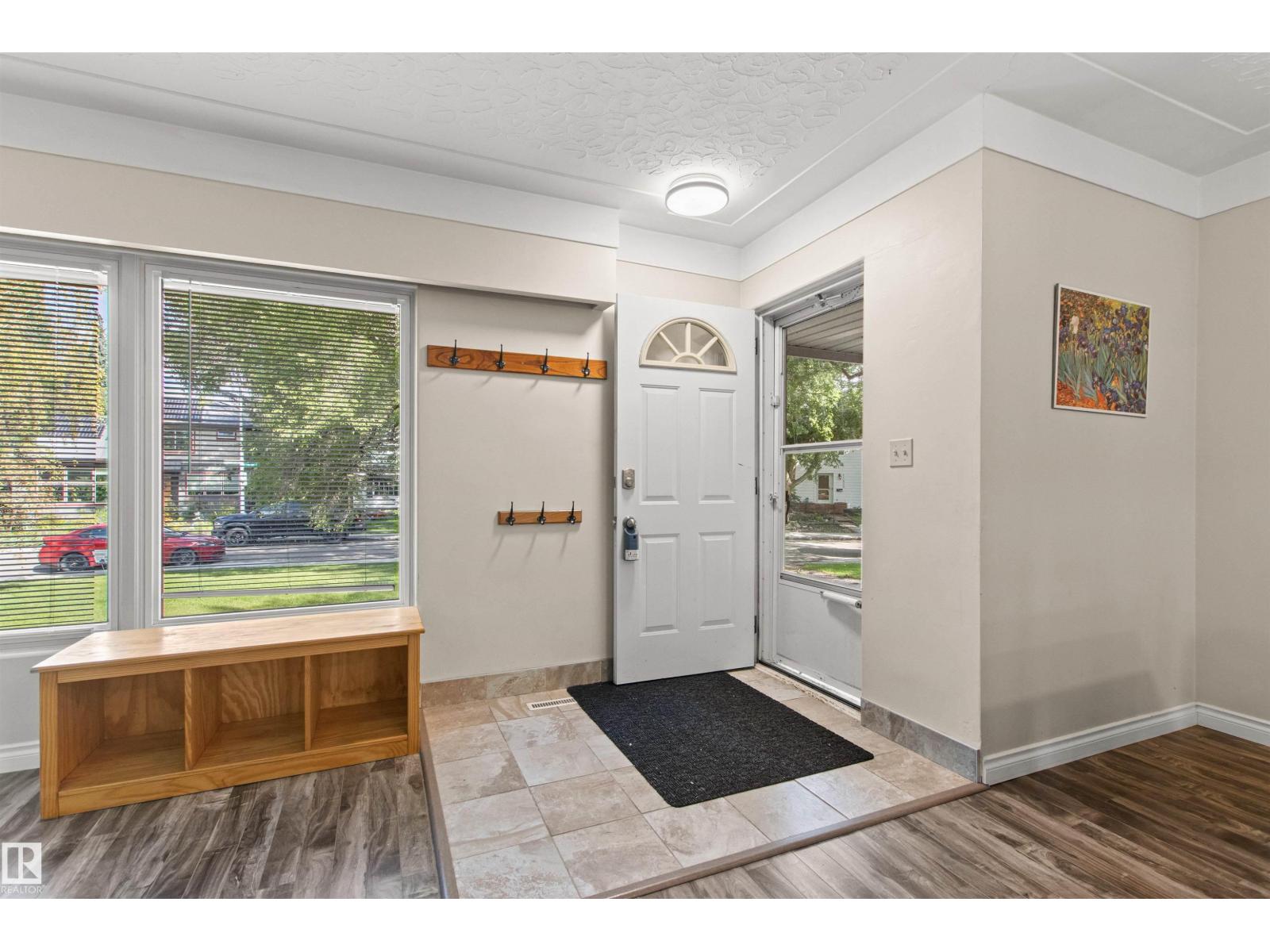 11819 75 AV NW