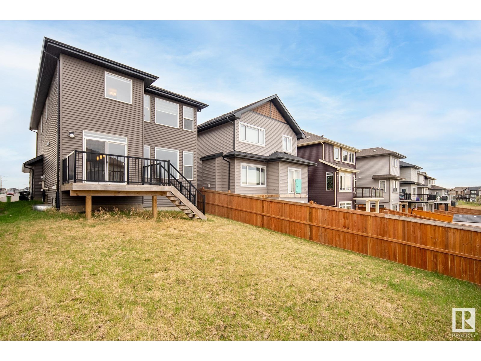 5404 22 AV SW