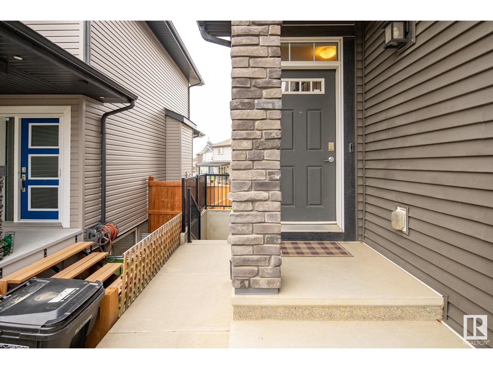 5404 22 AV SW