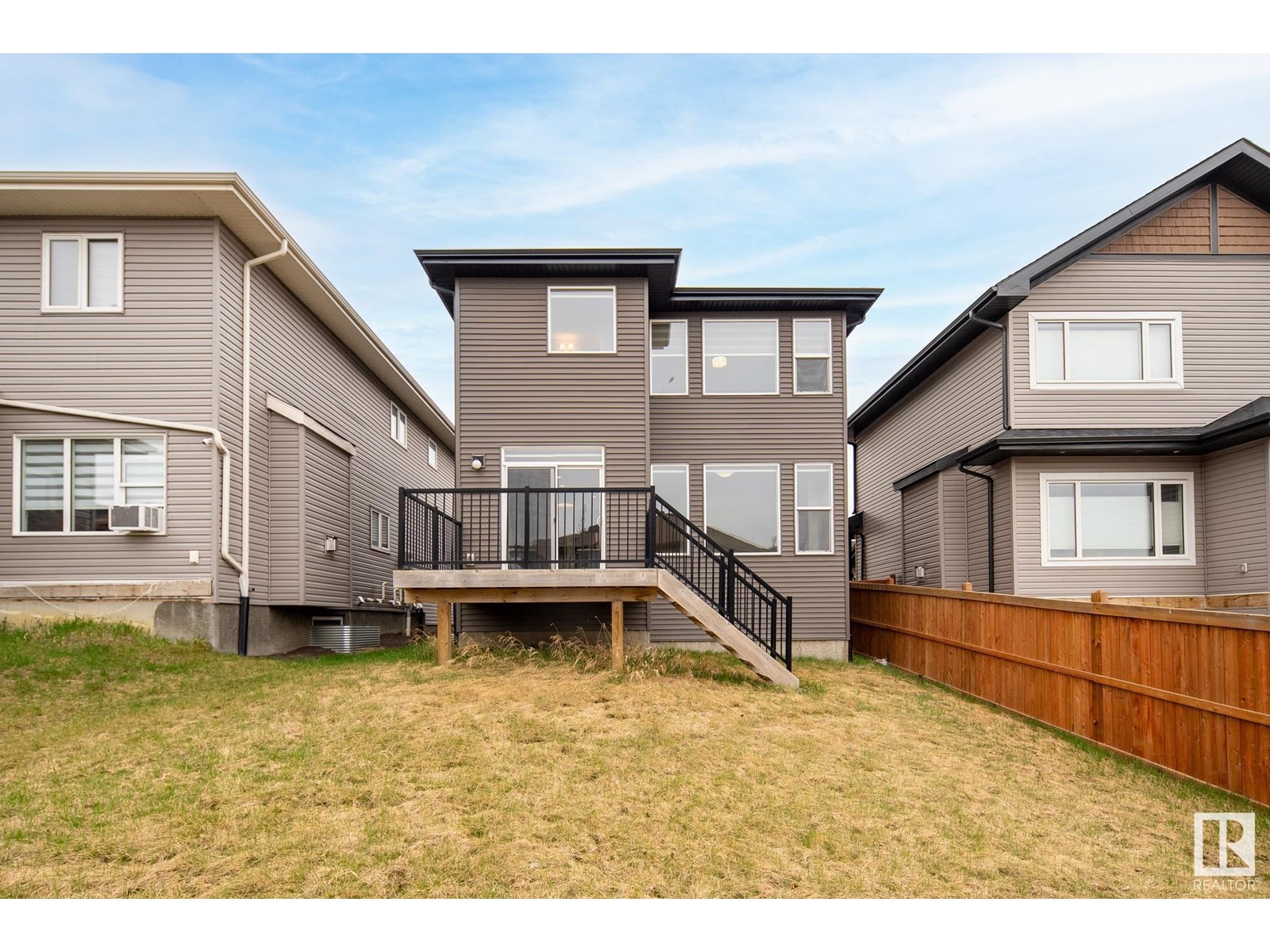 5404 22 AV SW