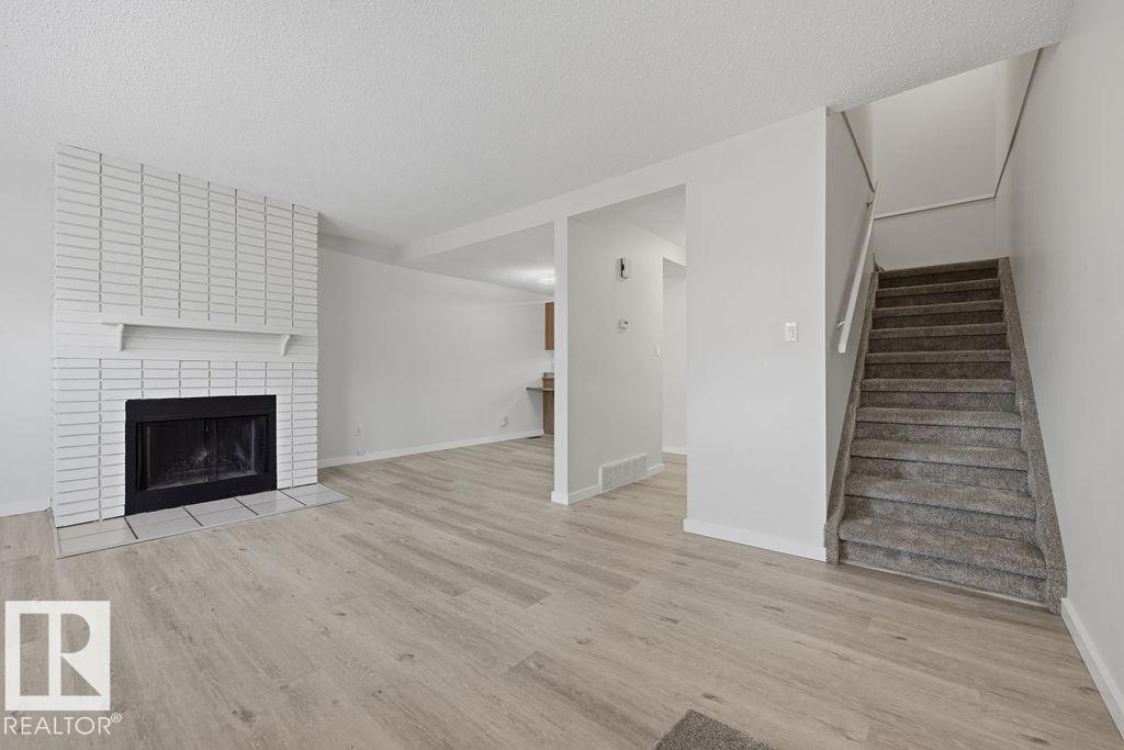 10473 24 AV NW