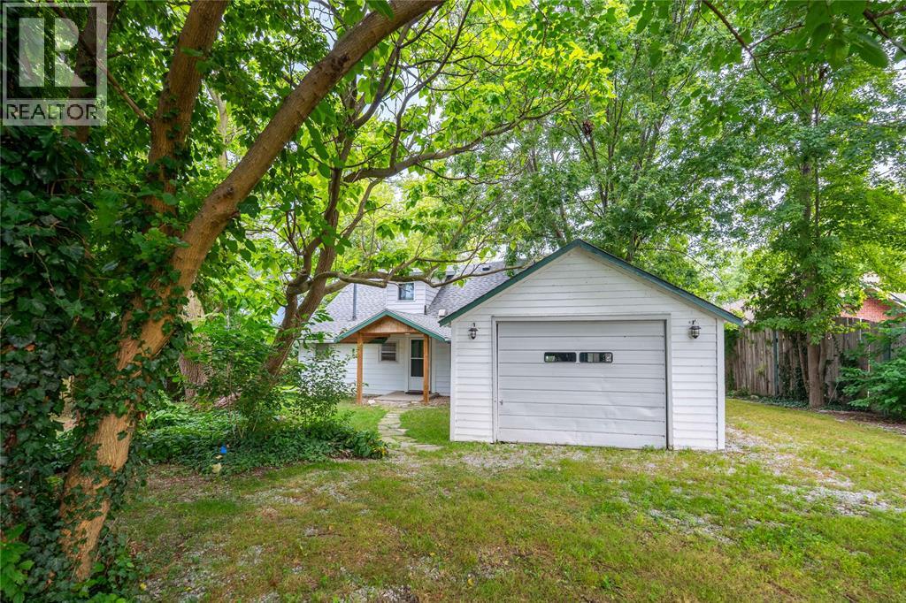 2807 ST CLAIR PARKWAY