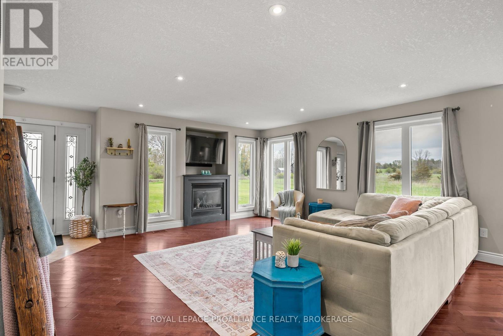 730 ROBLIN ROAD