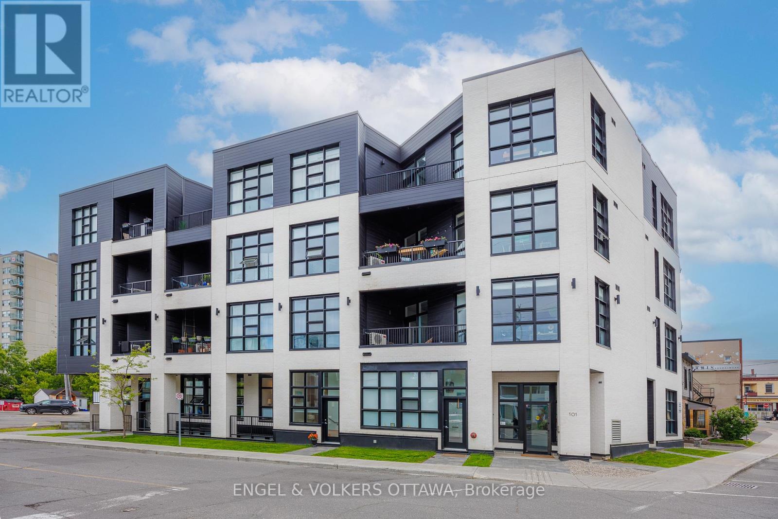 102 - 101 PINHEY STREET