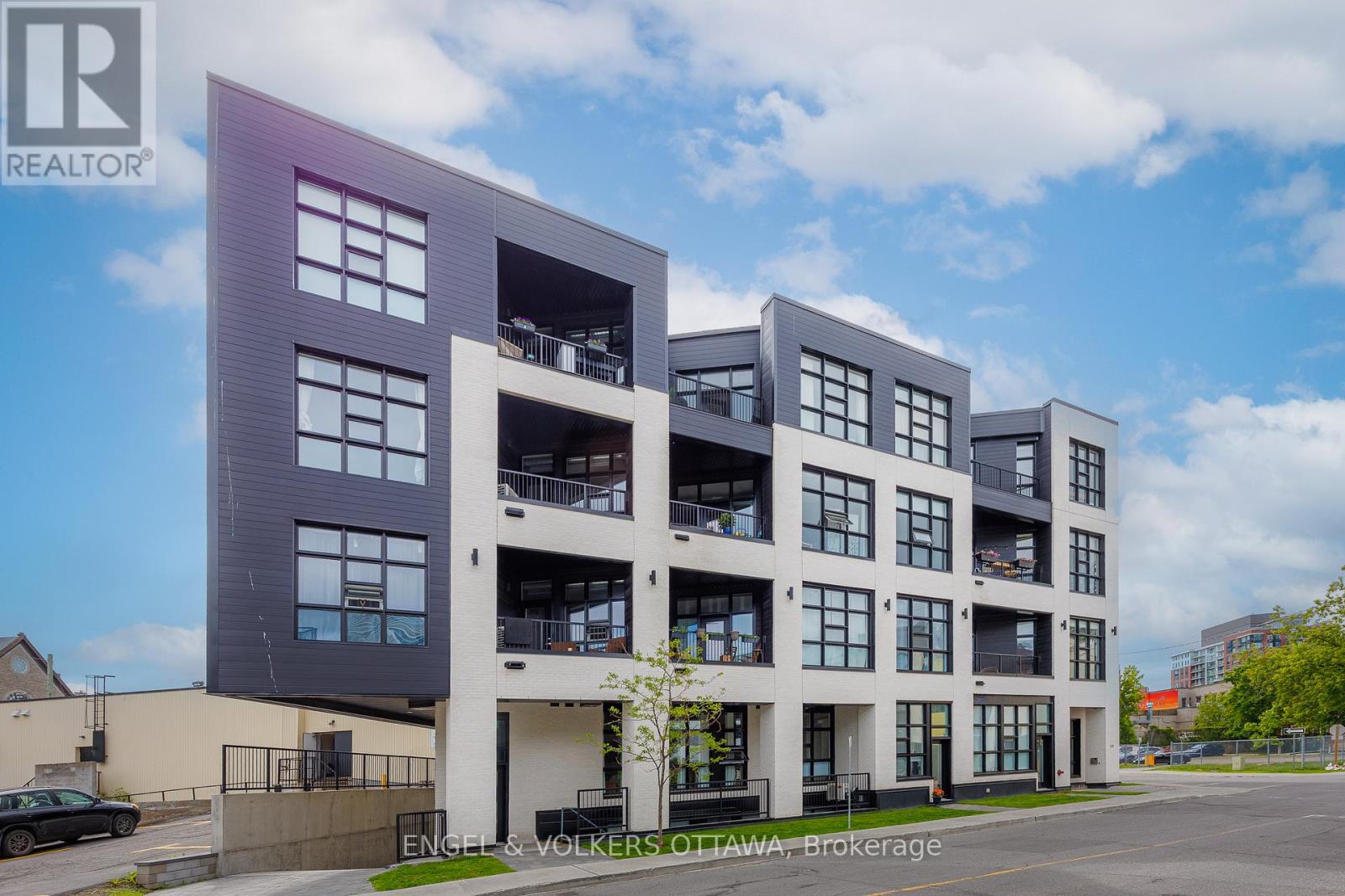 102 - 101 PINHEY STREET