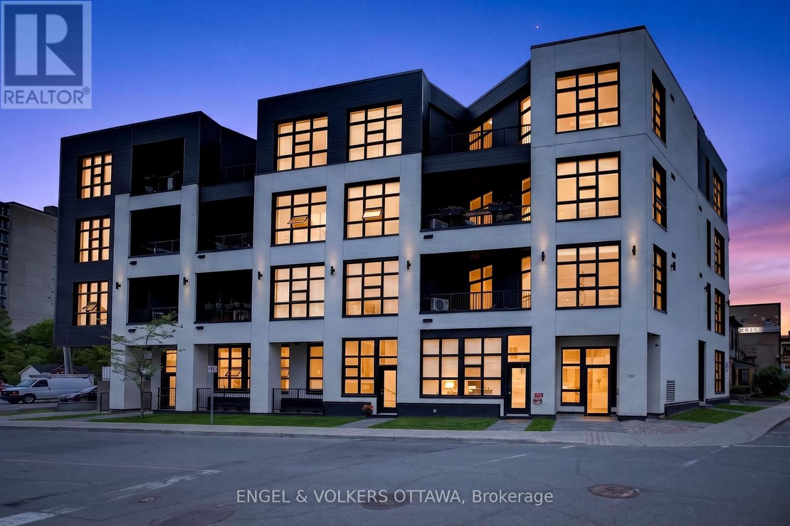 102 - 101 PINHEY STREET