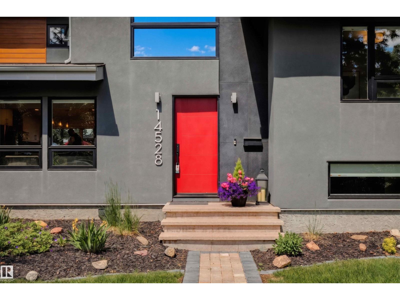 14528 85 AV NW