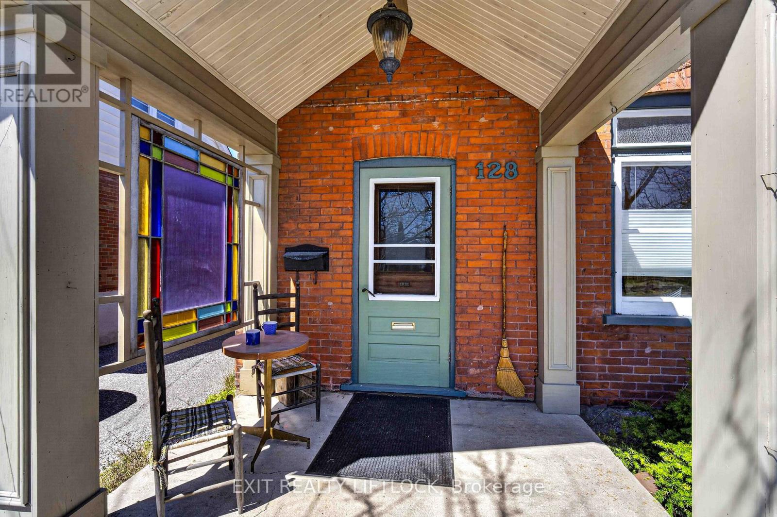 128 SUTHERLAND PLACE