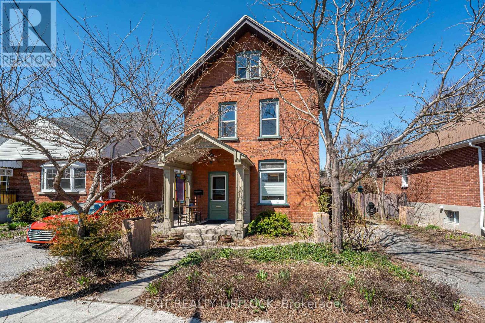 128 SUTHERLAND PLACE