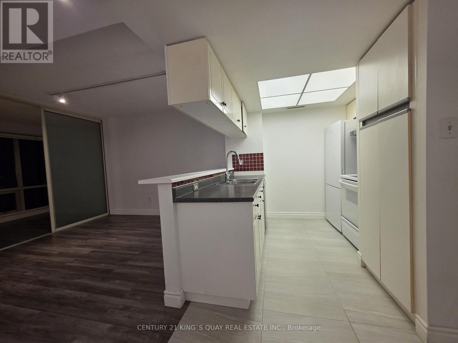 2513 - 1001 BAY STREET