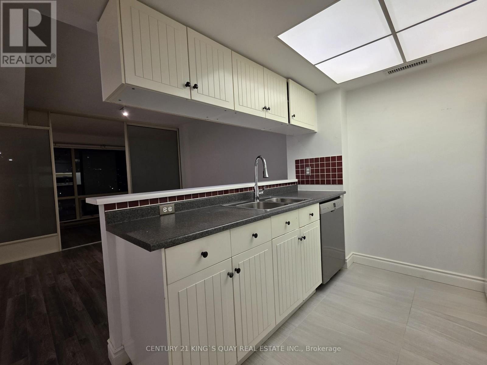 2513 - 1001 BAY STREET