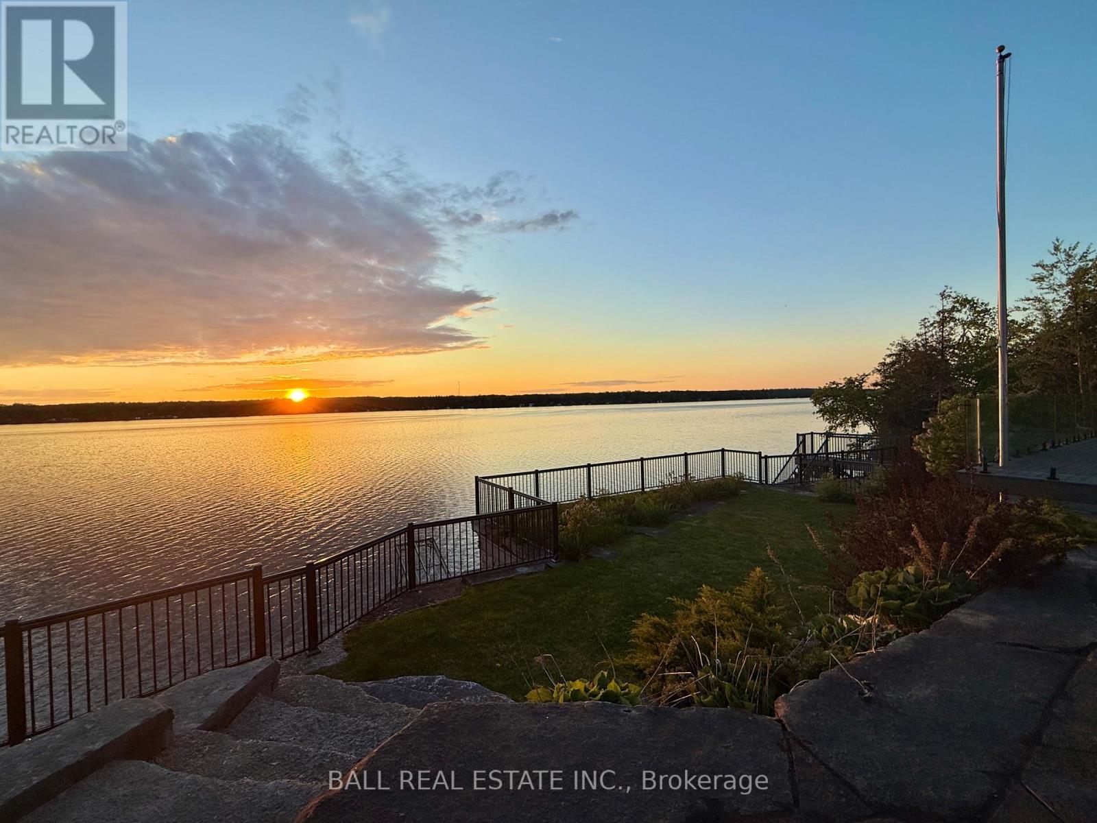 890 BIRCHVIEW ROAD