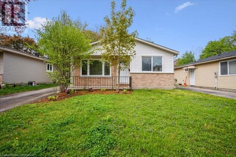53 KAREN Walk Waterloo ON N2L5X1