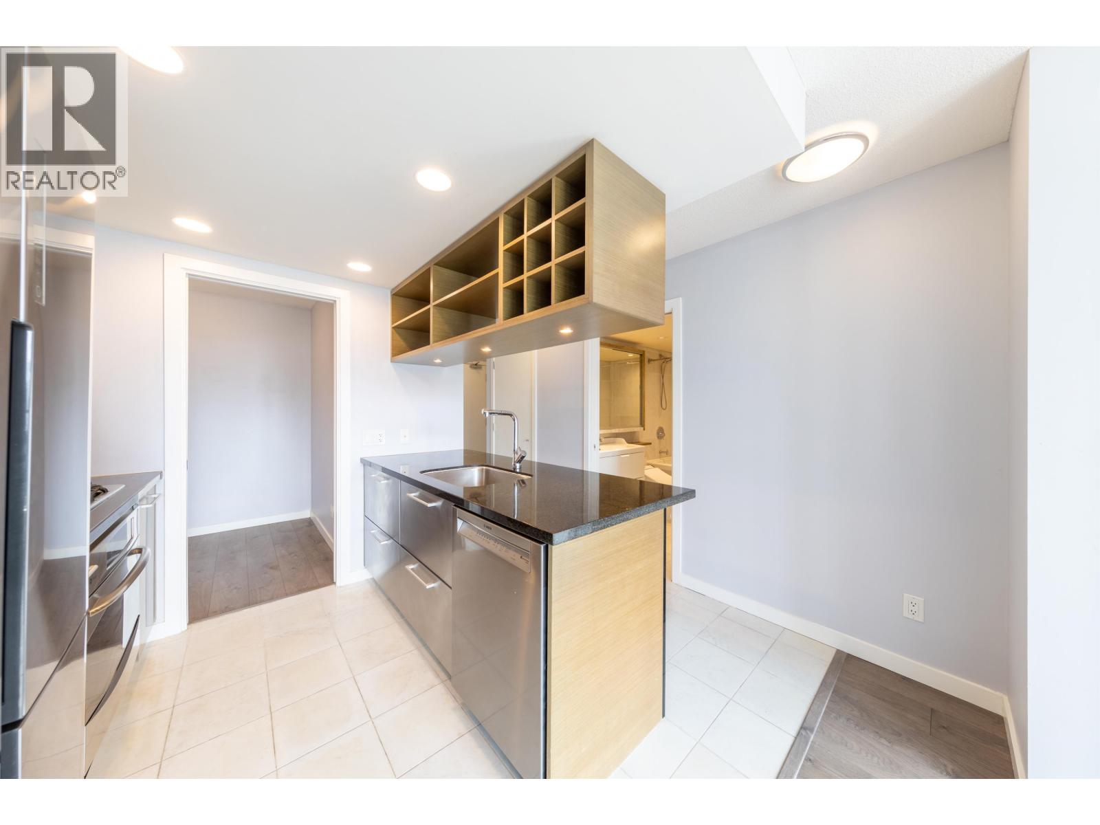 907 833 SEYMOUR STREET