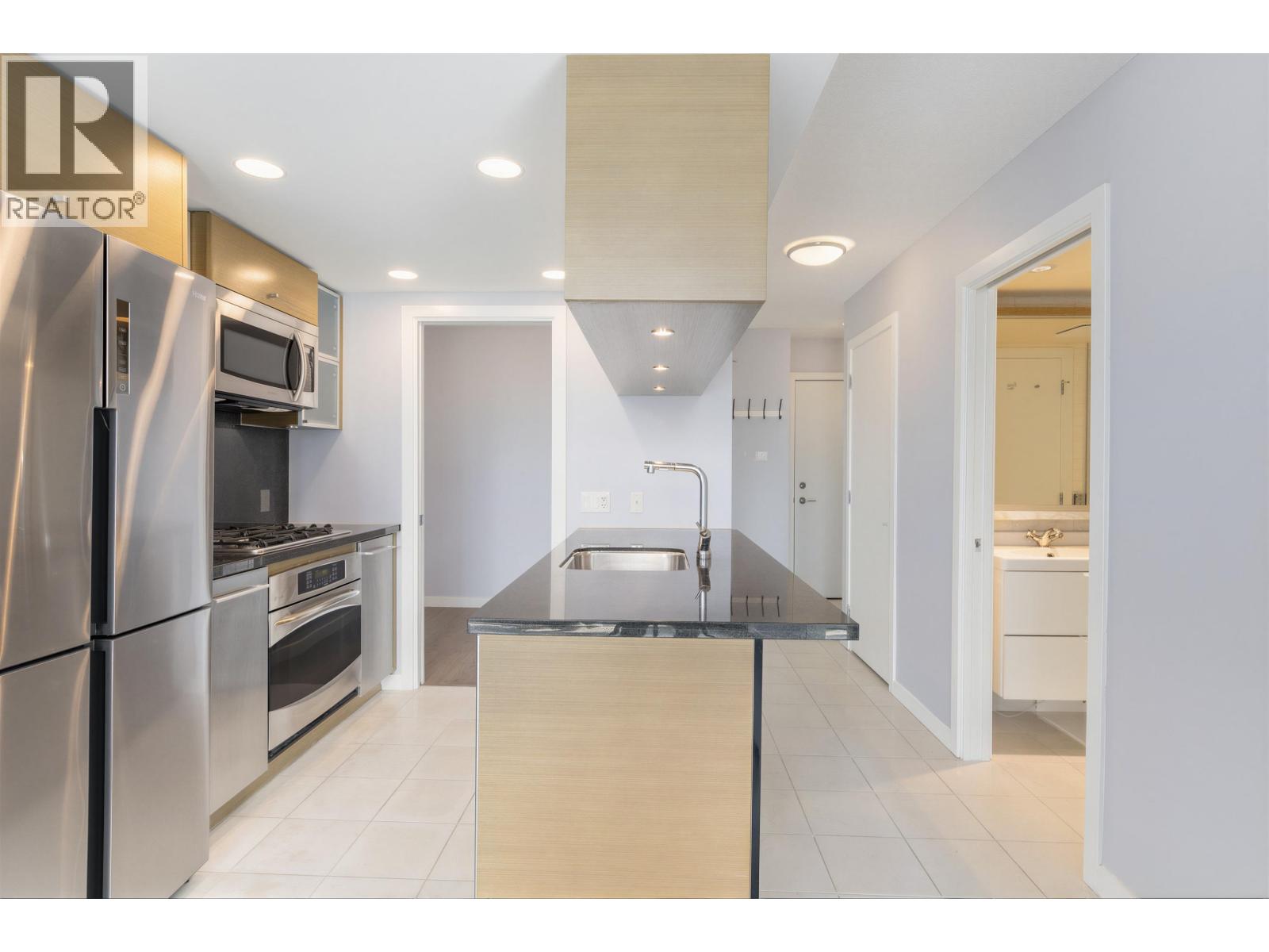 907 833 SEYMOUR STREET