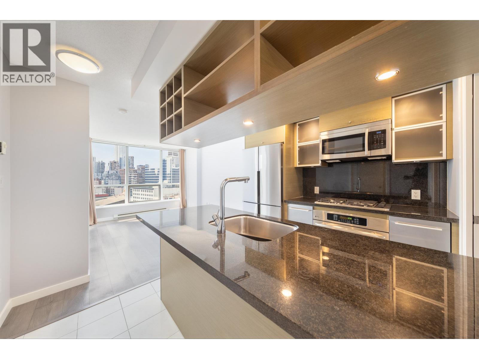 907 833 SEYMOUR STREET