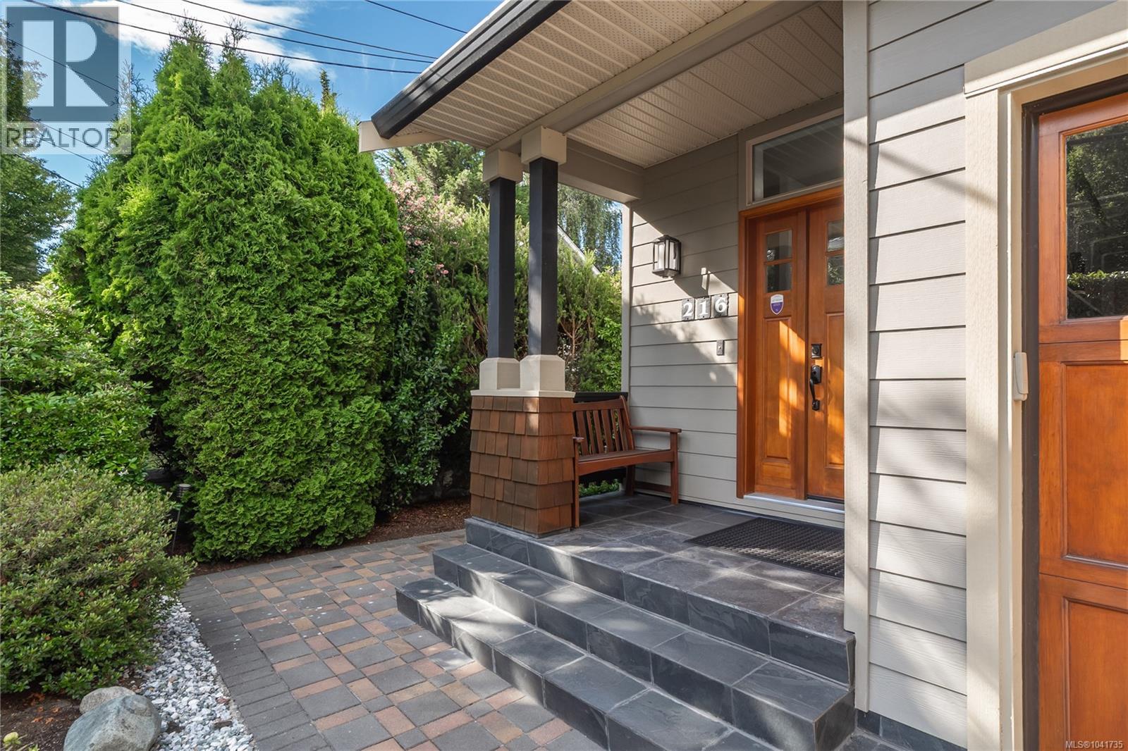 216 Superior St