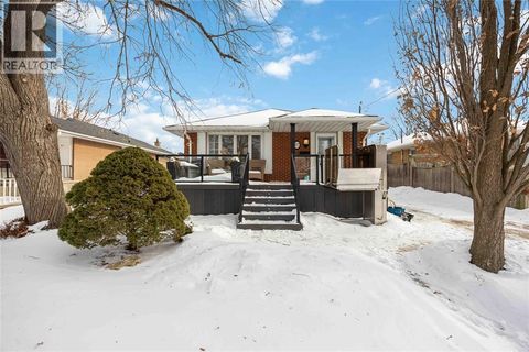 87 MAYFAIR DRIVE Sarnia ON N7S1L1