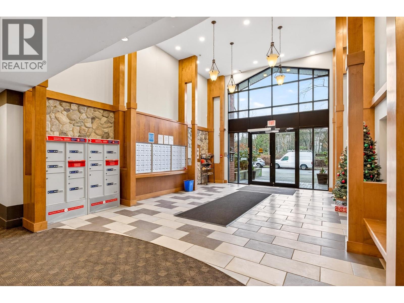 302 100 CAPILANO ROAD