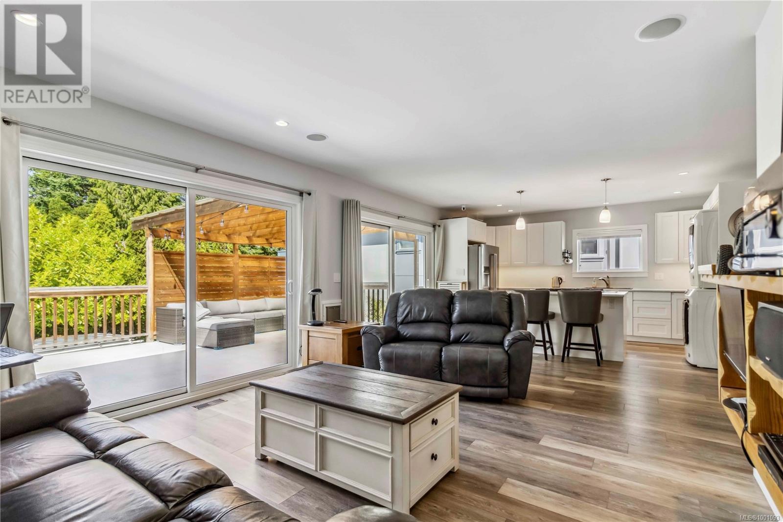 1112 Craigflower Rd