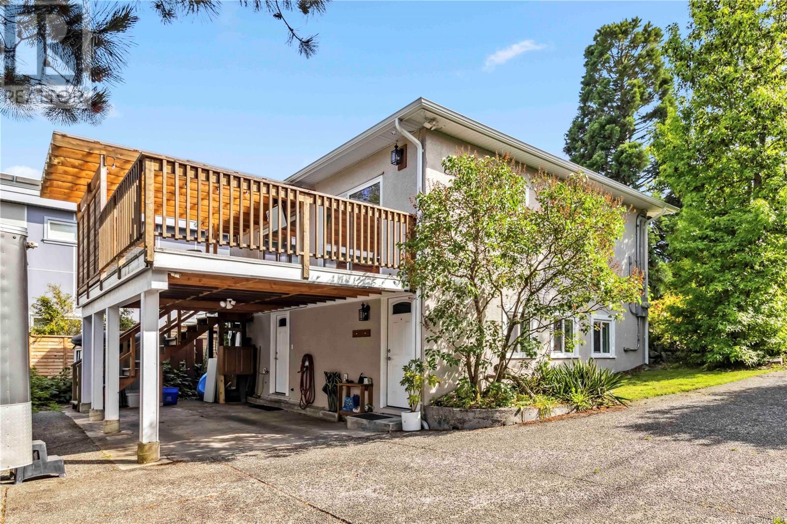 1112 Craigflower Rd