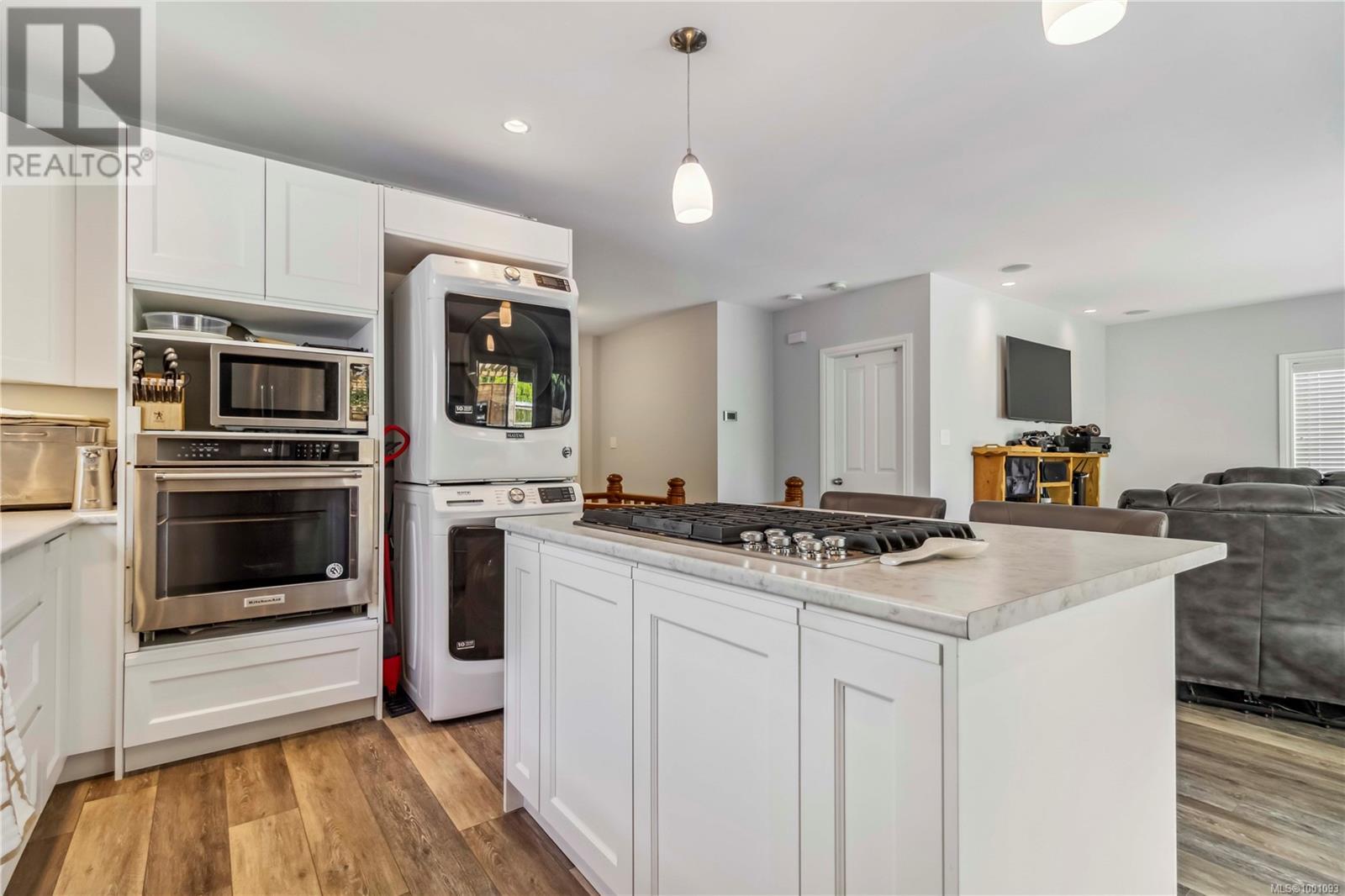 1112 Craigflower Rd