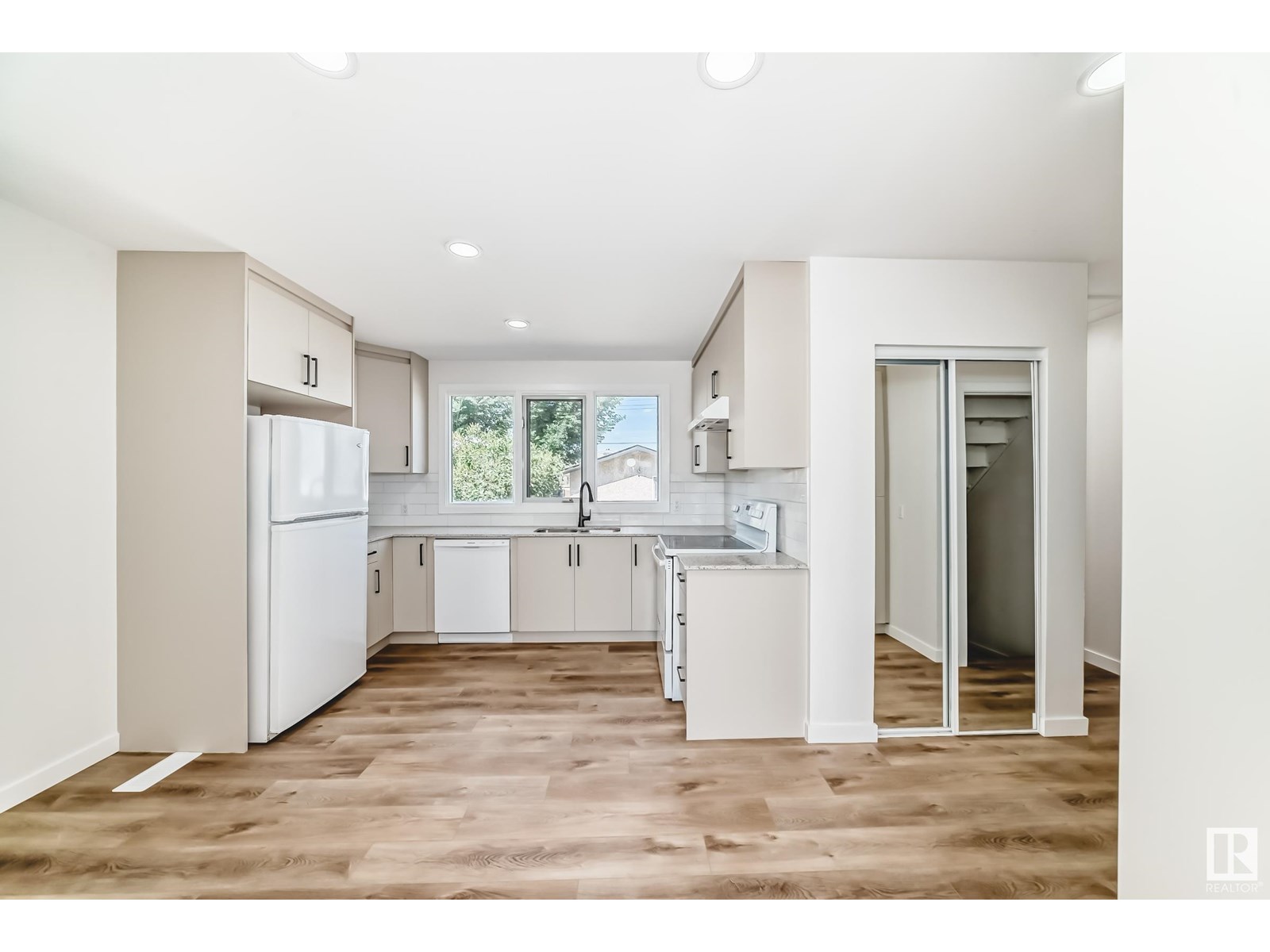 10820 132 AV NW