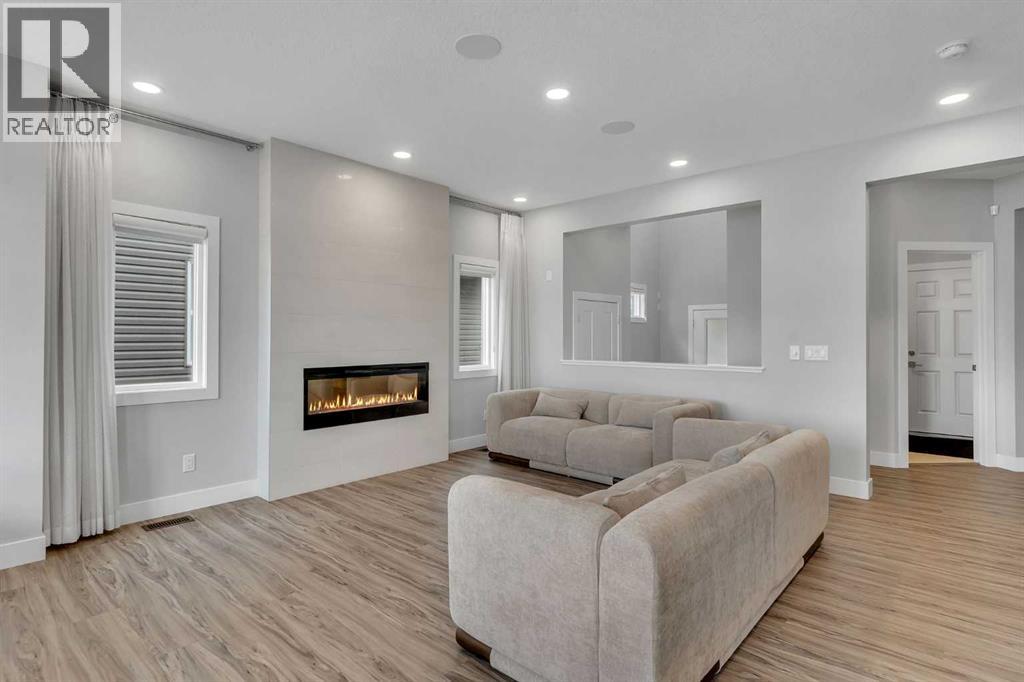 81 Carringvue Manor NW