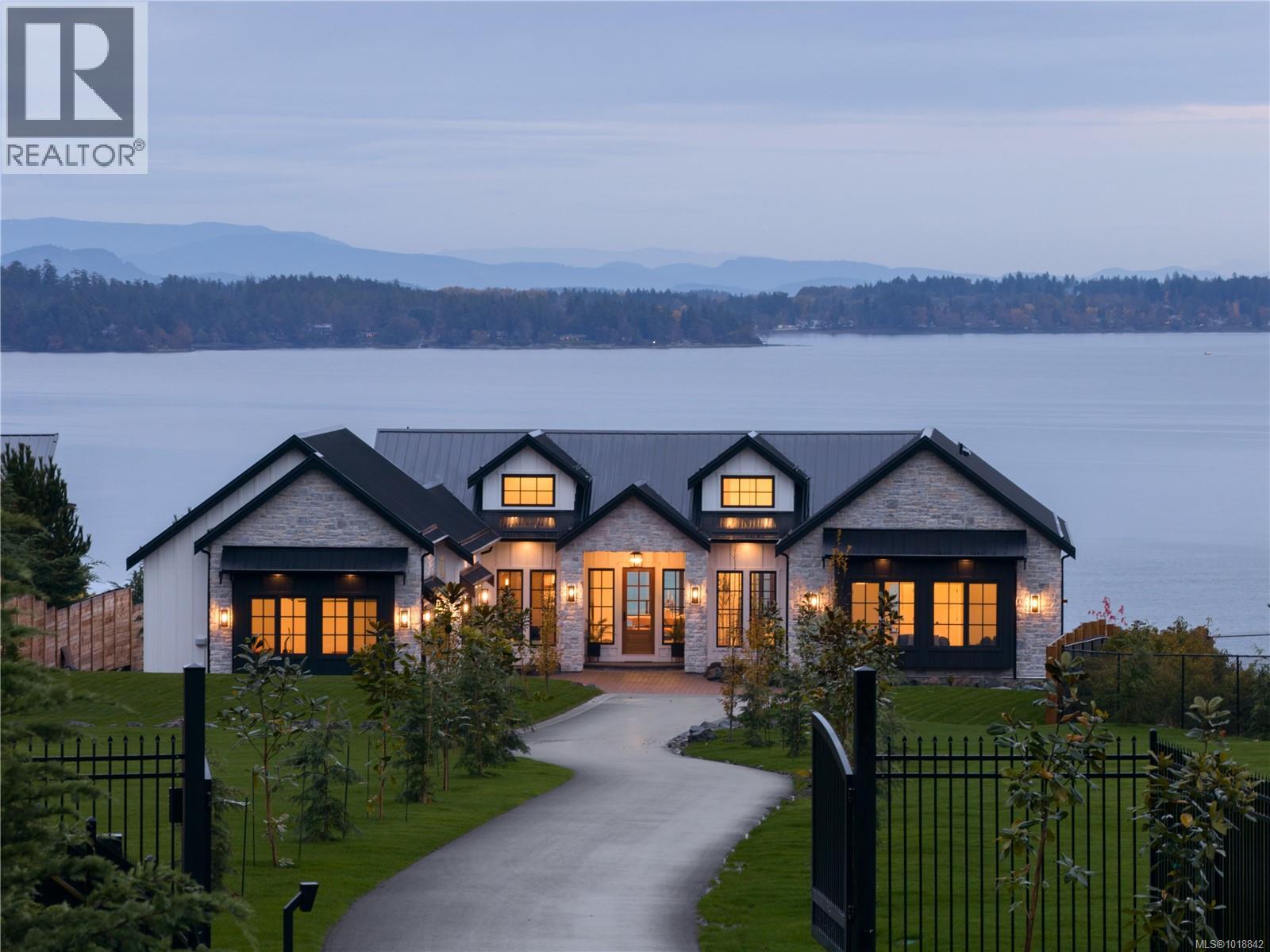 3080 Beachfront Cres