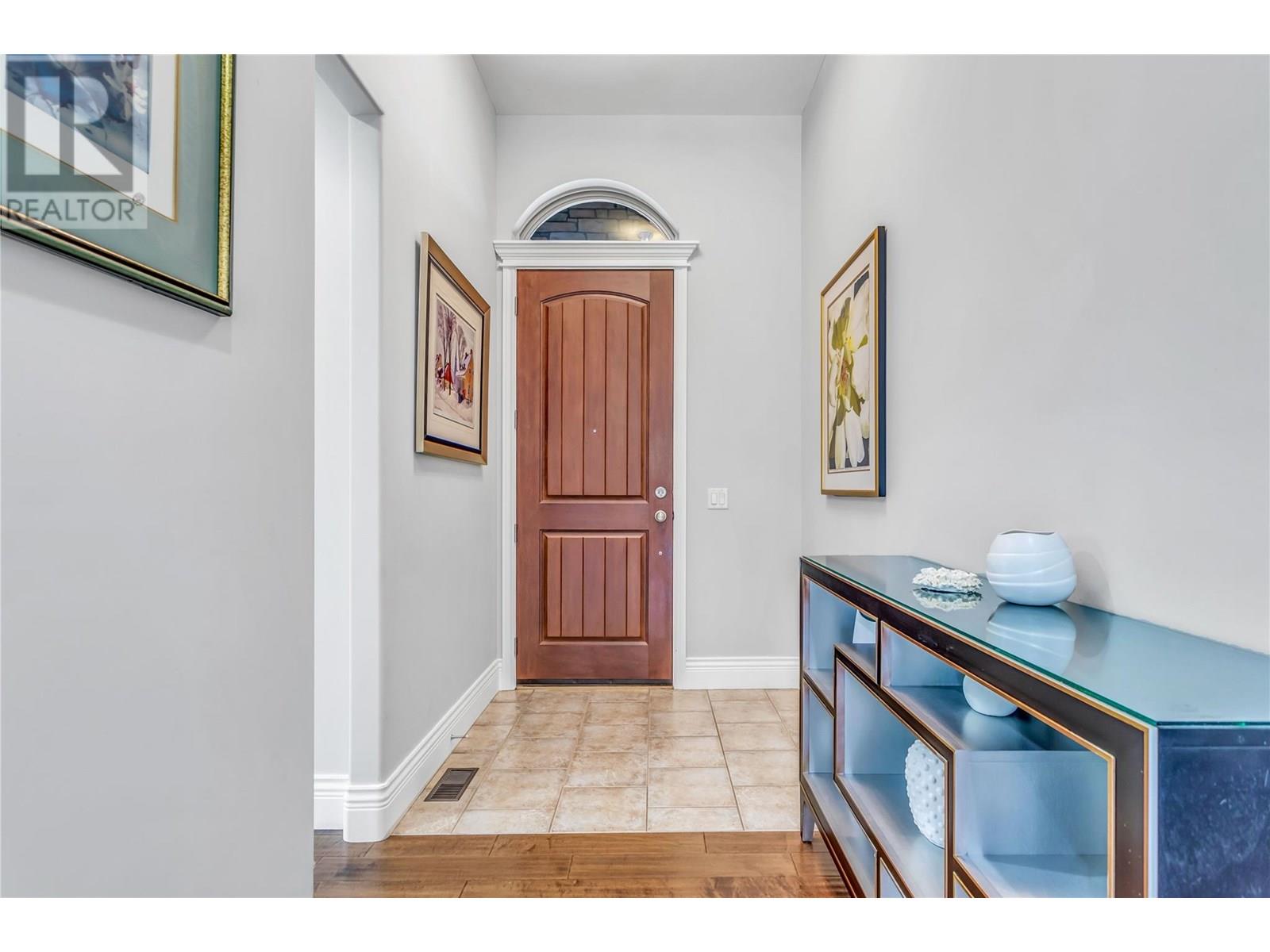 4450 GORDON Drive Unit# 105