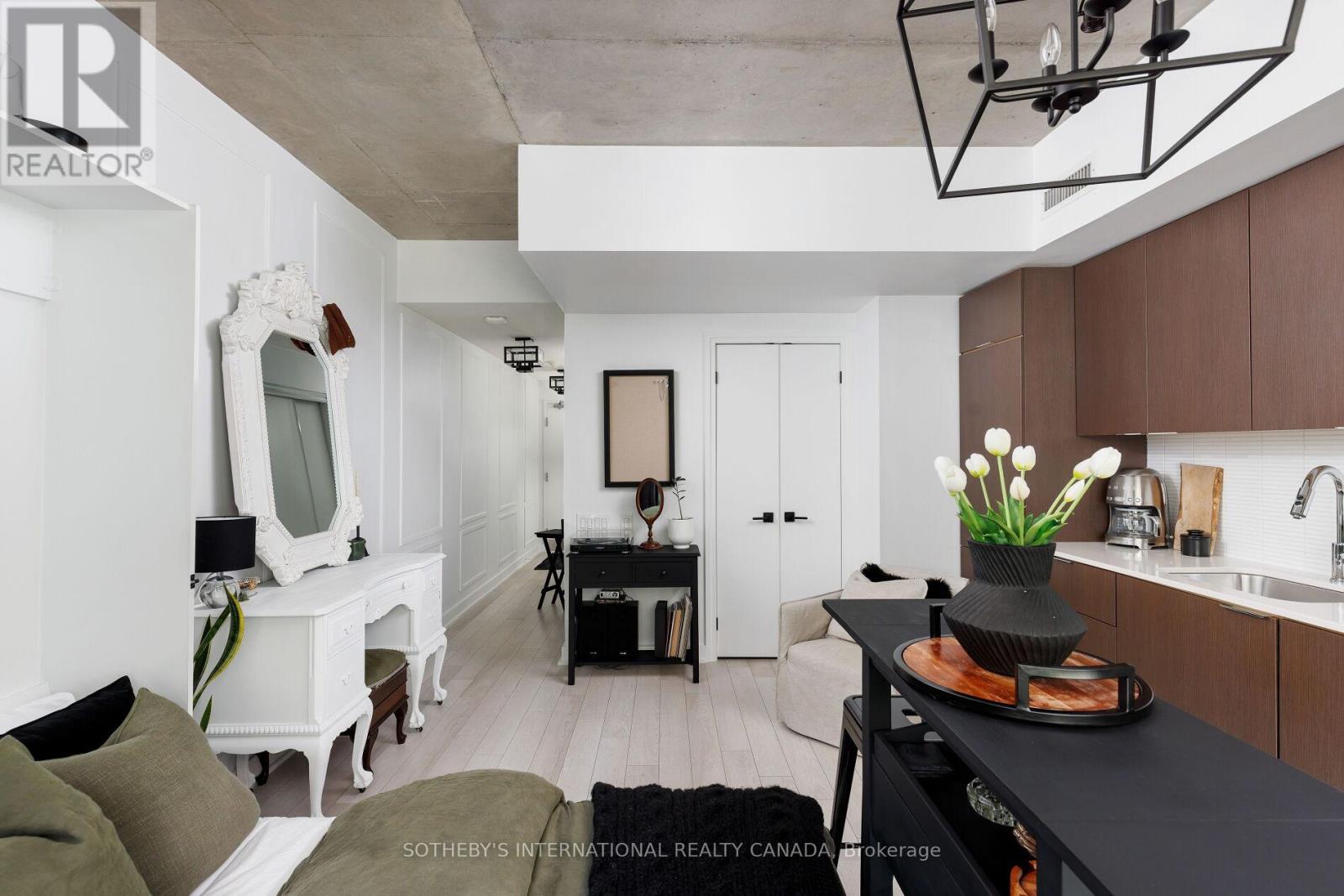 223 - 5 HANNA AVENUE