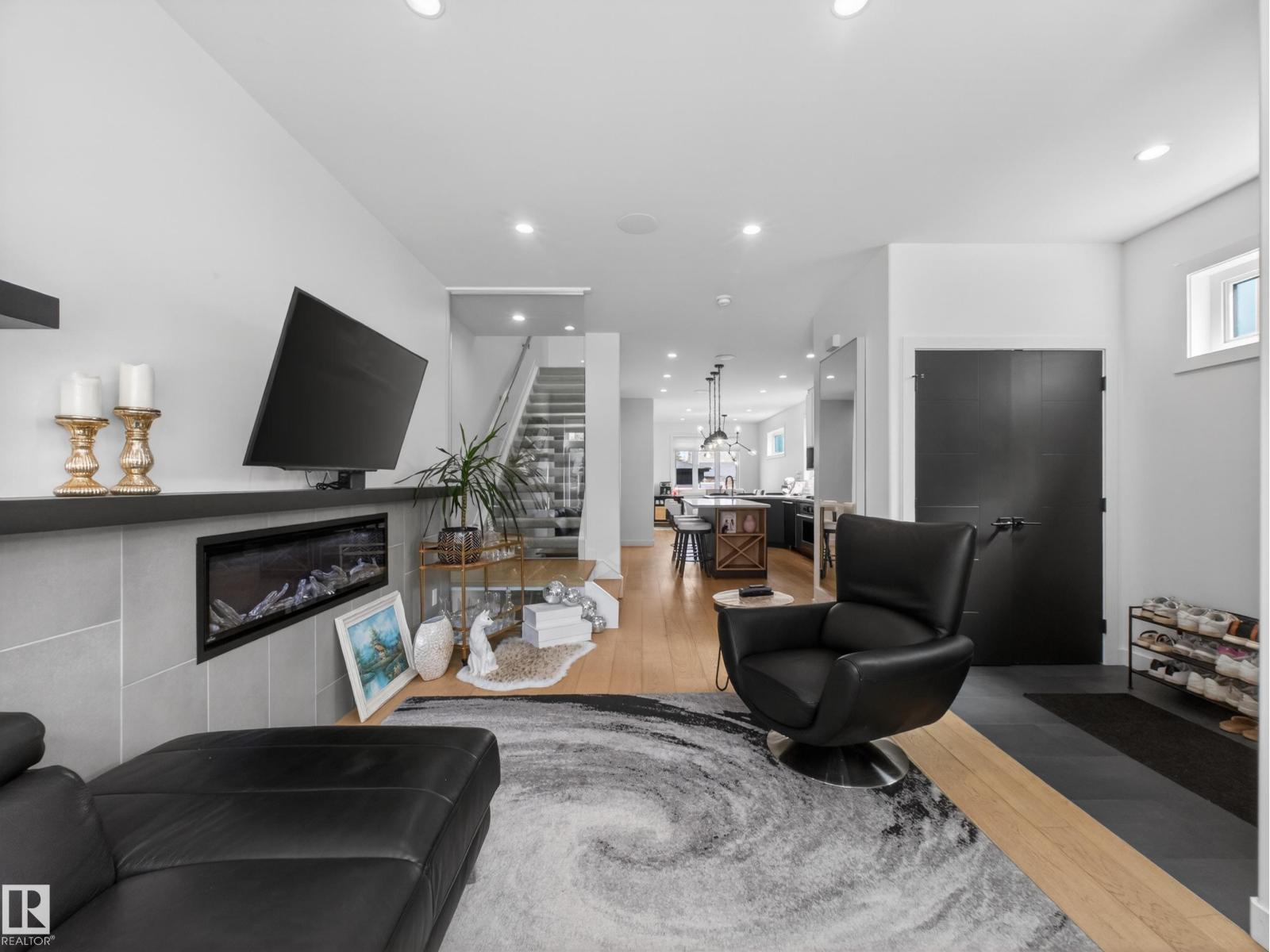 10449 143 ST NW