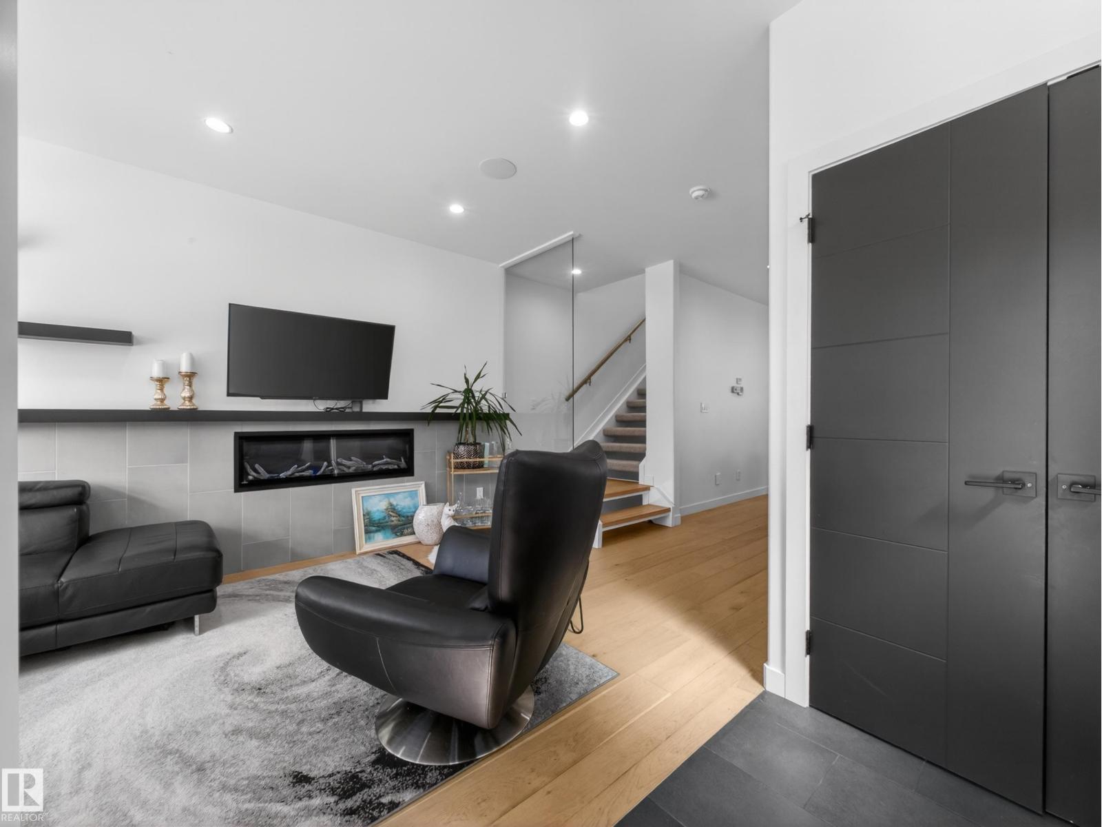 10449 143 ST NW