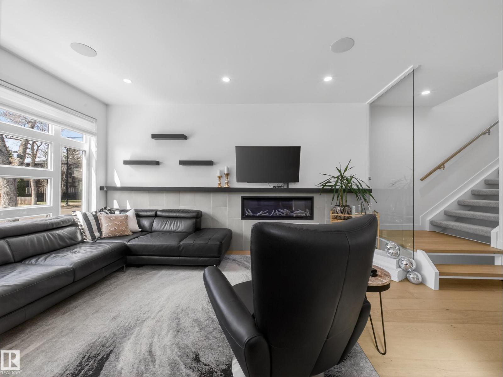 10449 143 ST NW