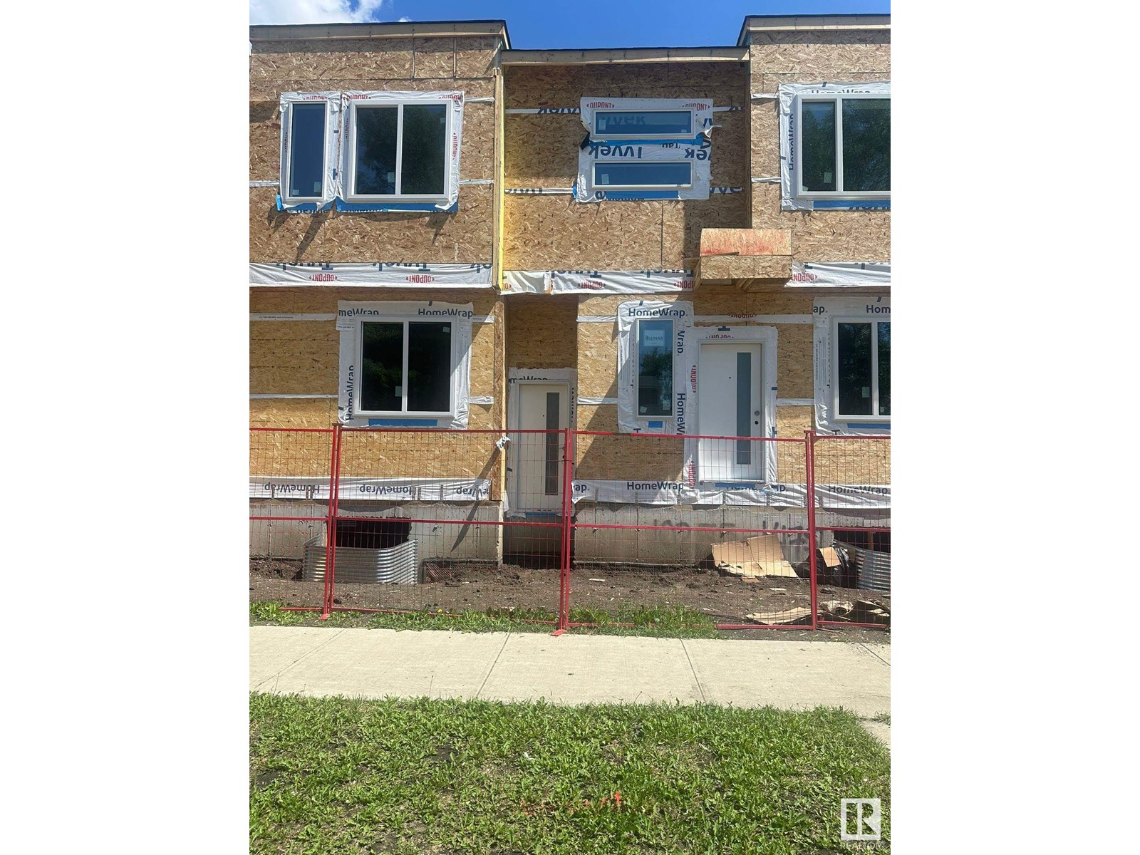 10253 / 55 / 57 147 ST NW
