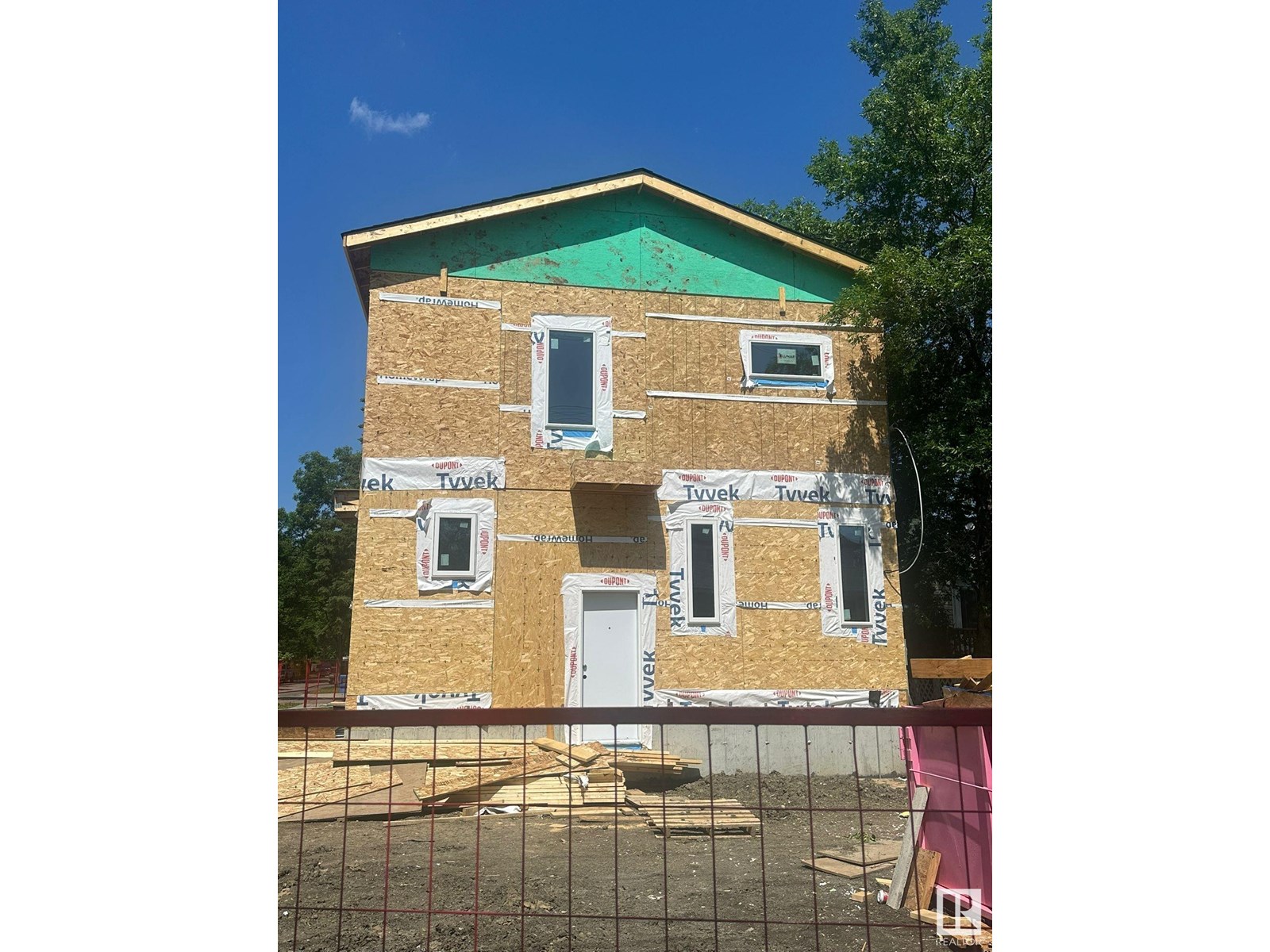 10253 / 55 / 57 147 ST NW