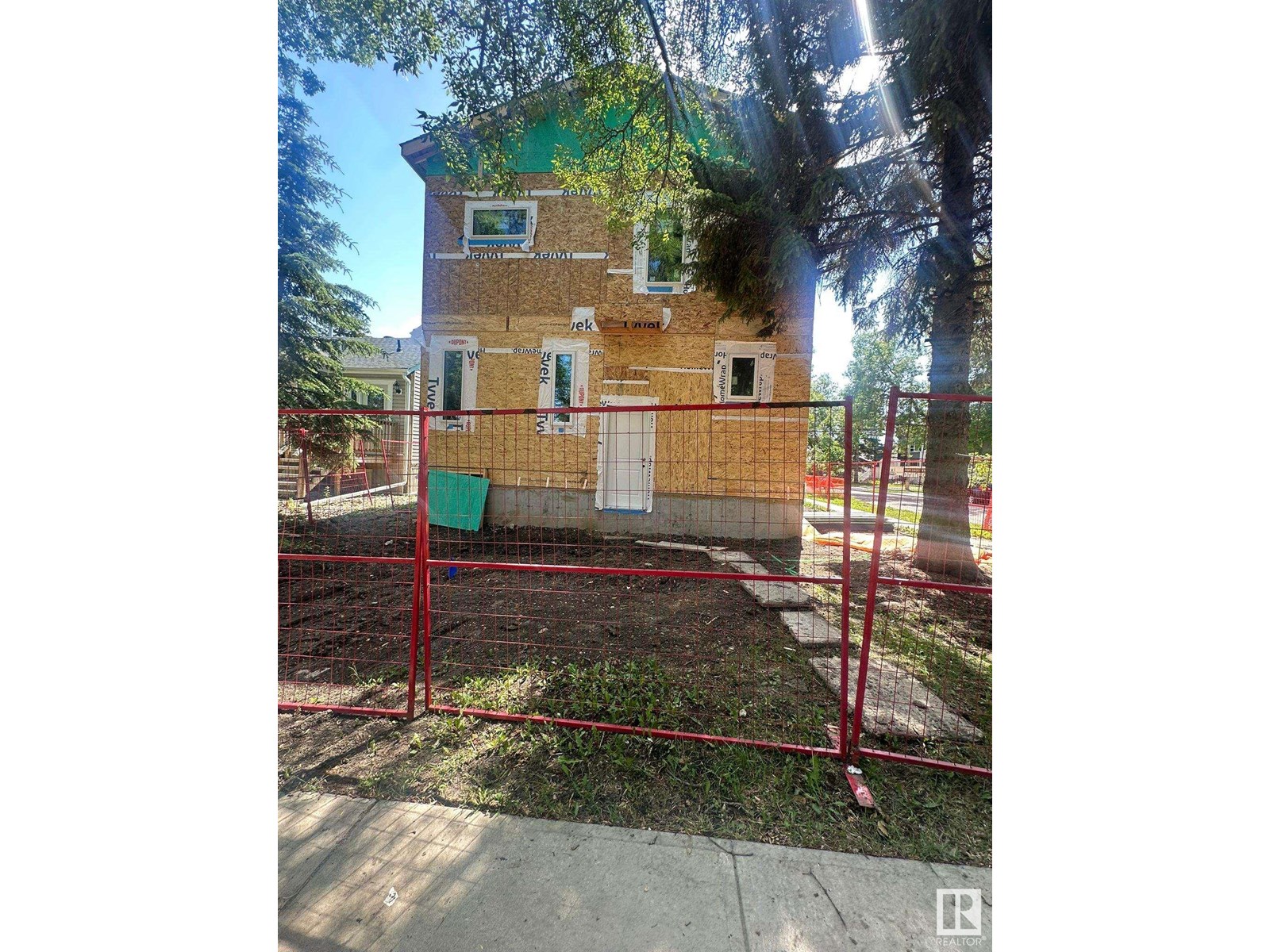 10253 / 55 / 57 147 ST NW