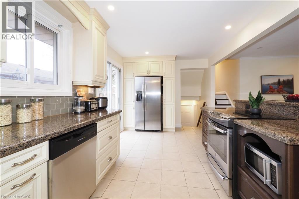 163 PINEGROVE Crescent