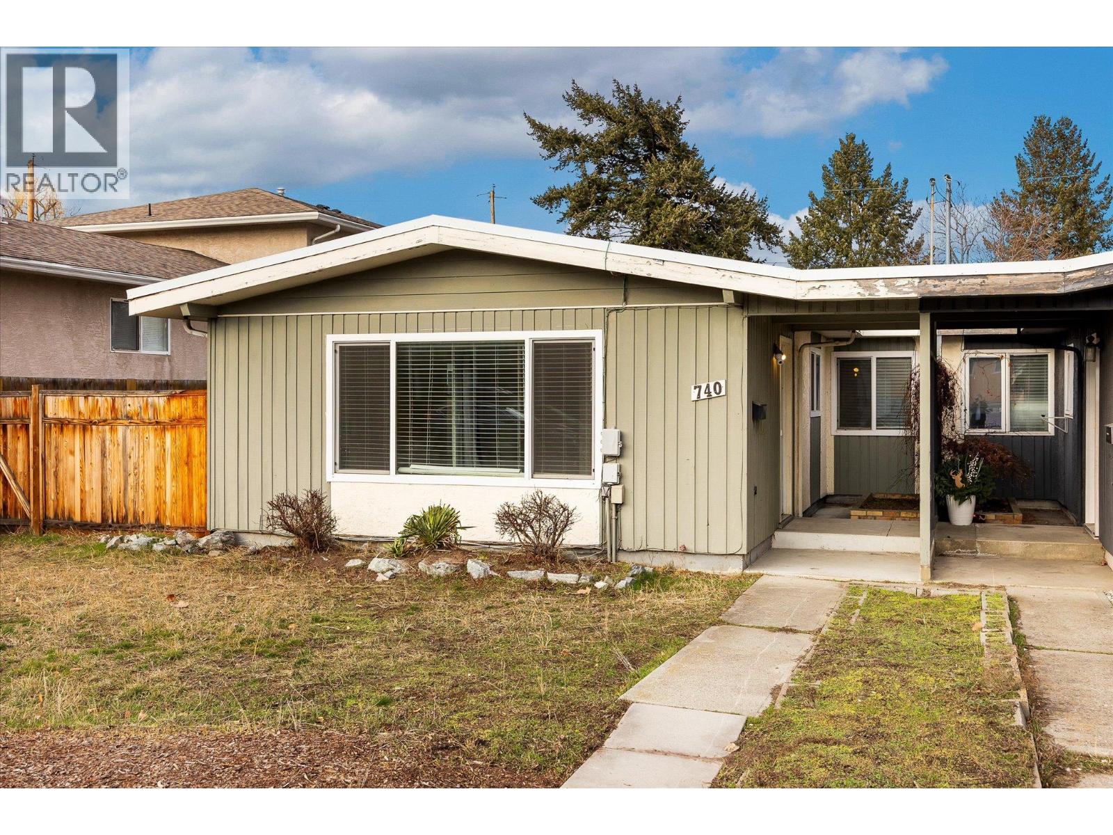 740 & 746 Raymer Avenue