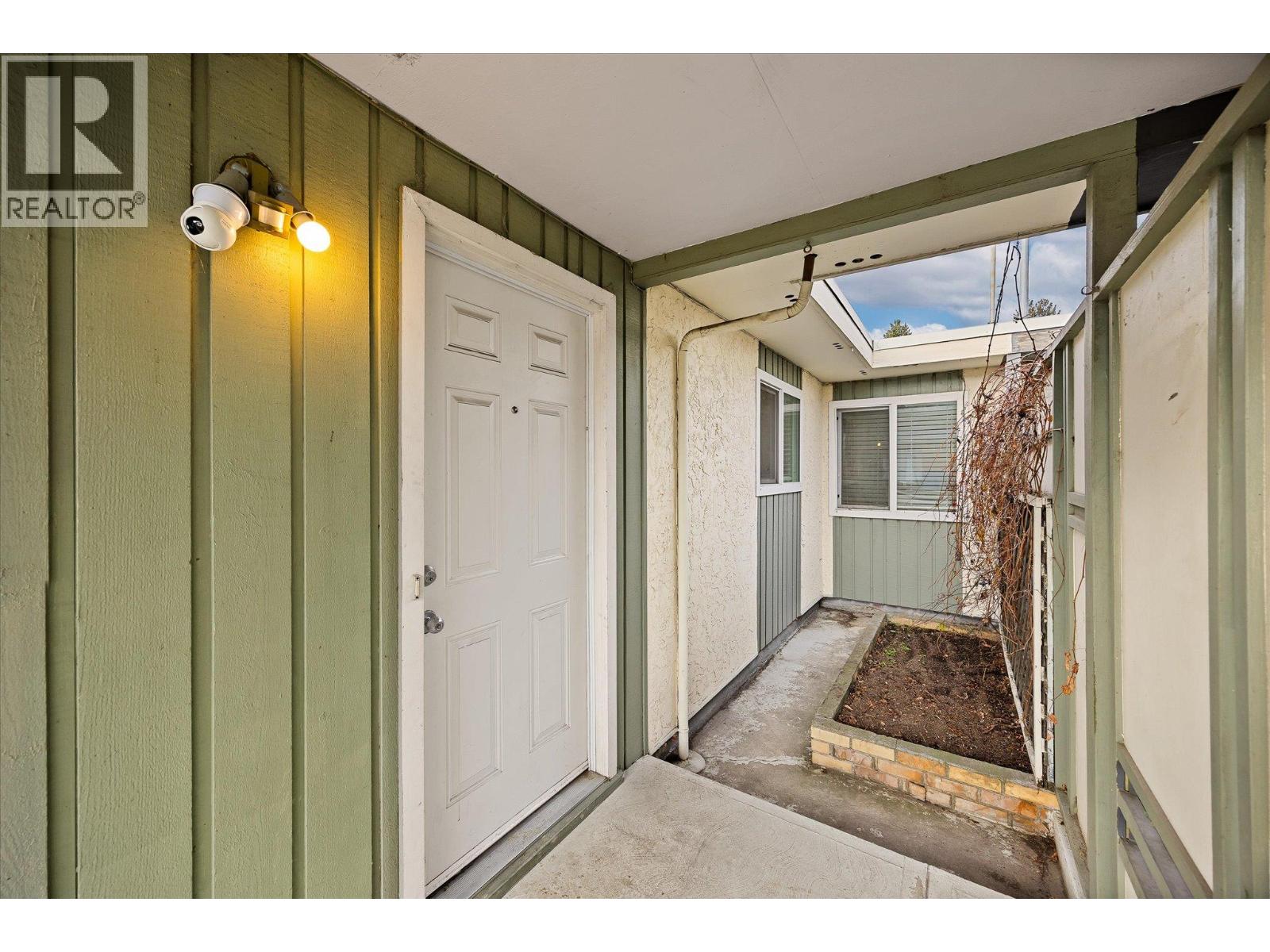 740 & 746 Raymer Avenue