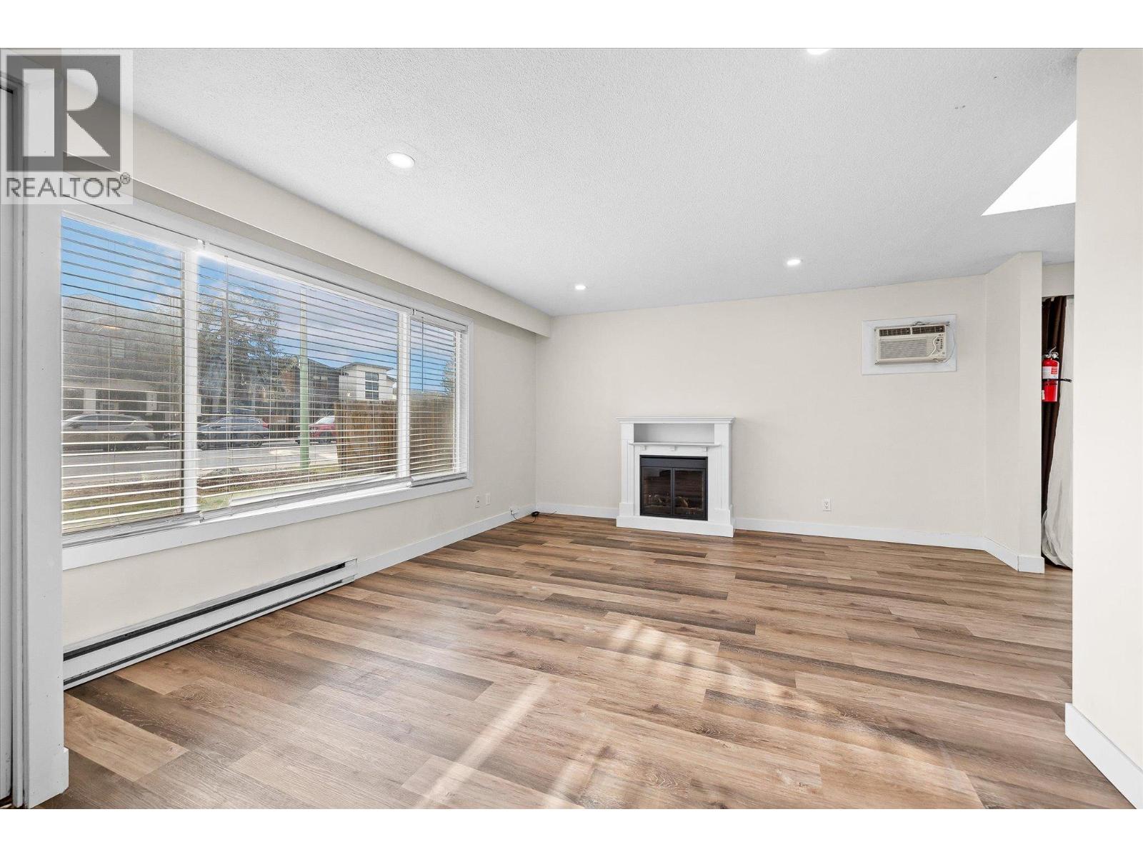 740 & 746 Raymer Avenue