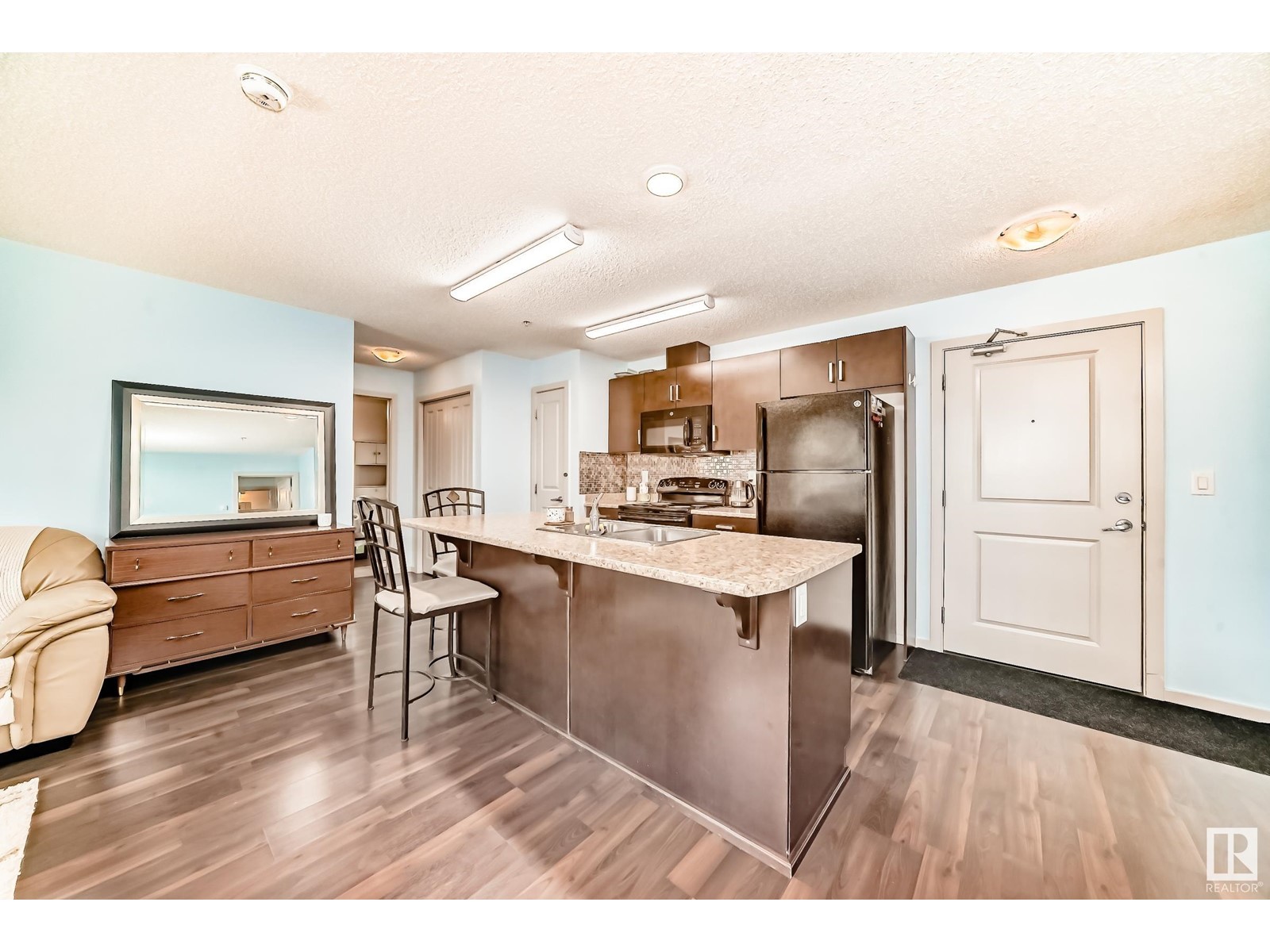 #122 5515 7 AV SW