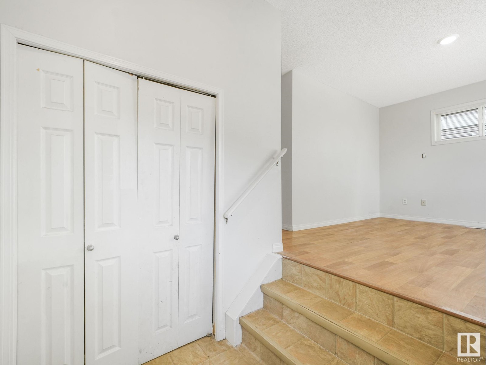 #23 130 HYNDMAN CR NW