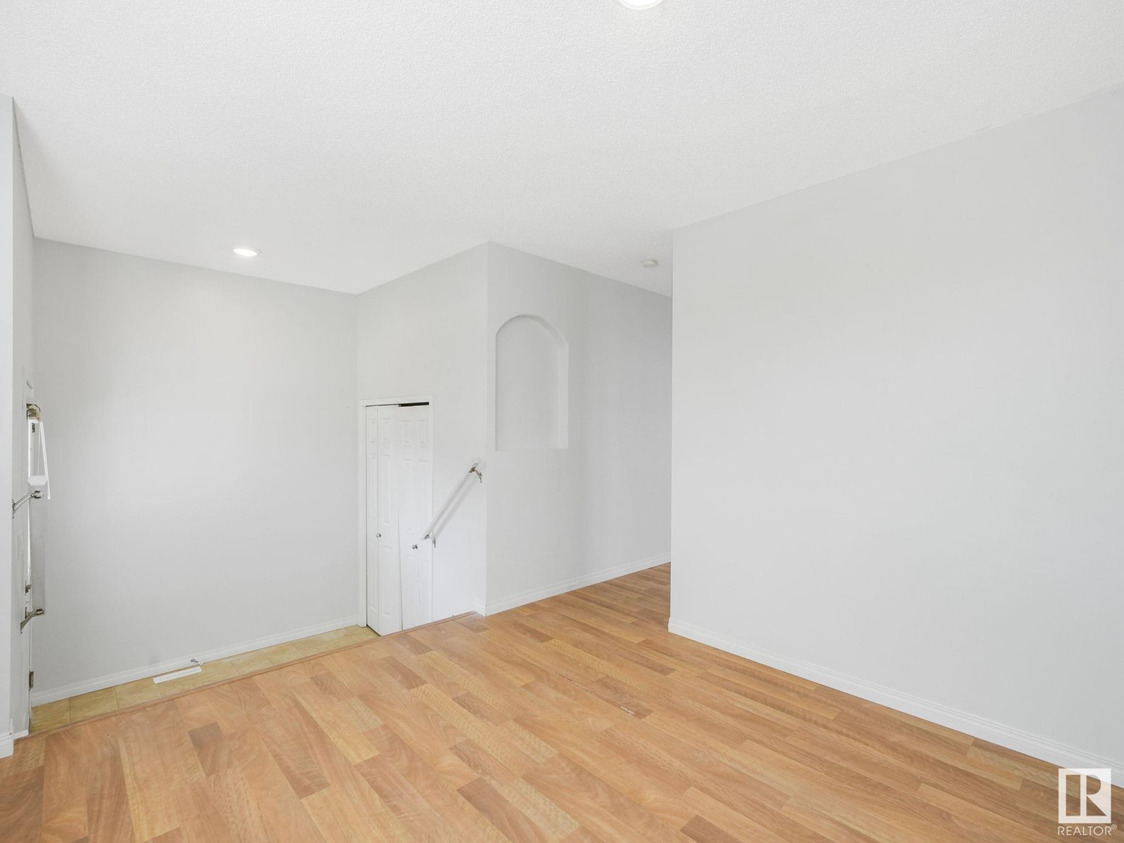 #23 130 HYNDMAN CR NW